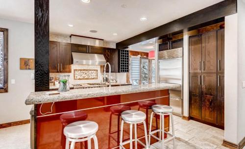 Highland Meadows House | 2030 Meadow Brook Lane Unit A