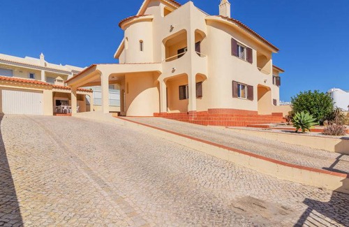 Castelo House | 204 m² House ∙ 4 bedrooms ∙ 8 guests