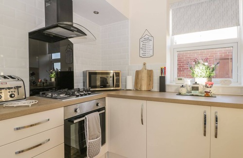 Marske-by-the-Sea Cottage | 204 SEA VIEW HOUSE, pet friendly, with open fire in Marske-By-The-Sea