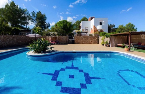 San Antonio Bay Villa | 205 m² Villa ∙ 5 bedrooms ∙ 10 guests