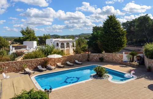 San Antonio Bay Villa | 205 m² Villa ∙ 5 bedrooms ∙ 10 guests