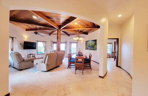 San Pedro Condo | 207 m² Condo ∙ 3 bedrooms ∙ 8 guests