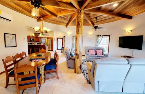 San Pedro Condo | 207 m² Condo ∙ 3 bedrooms ∙ 8 guests