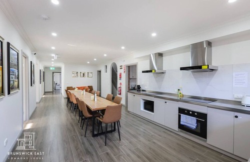 Brunswick East Bed & Breakfast | 208 Luxe Queen Bedroom w/Private Ensuite Fast WiFi 24/7 Security 18 mins tram to CBD