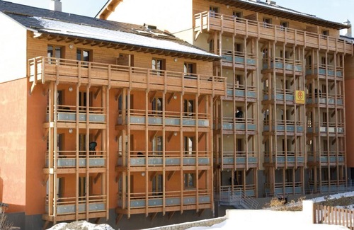 Font-Romeu-Odeillo-Via Apartment | 20m from ski lifts, fitness, swimming pool, sauna, hammam, terrace, balcony, tv, ski locker, 66m²