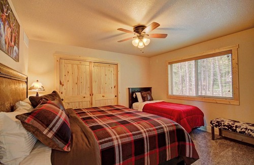 Blue River House | 213 m² House ∙ 3 bedrooms ∙ 8 guests