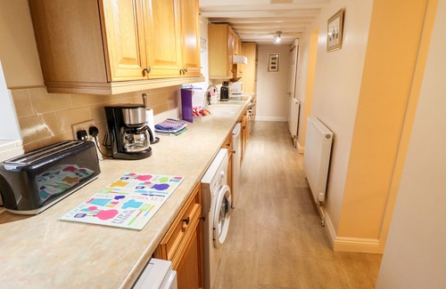Nettleham Cottage | 22 BECKSIDE, family friendly, character holiday cottage in Nettleham