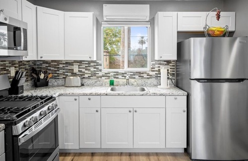 Roosevelt Condo | 22 Chelsea Place On The Park, In Heart Of Downtown