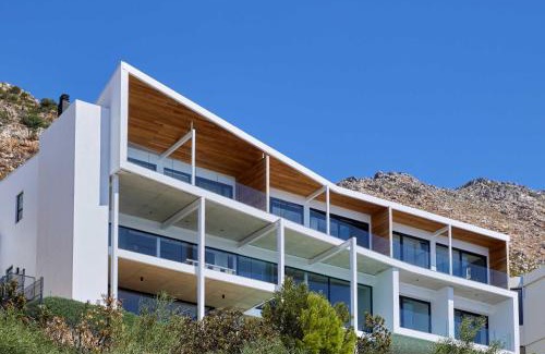 Mountainside House | '22 Protea' - Luxury, Style and Elegance - Sleeps 12 in 6 En-suite Bedrooms