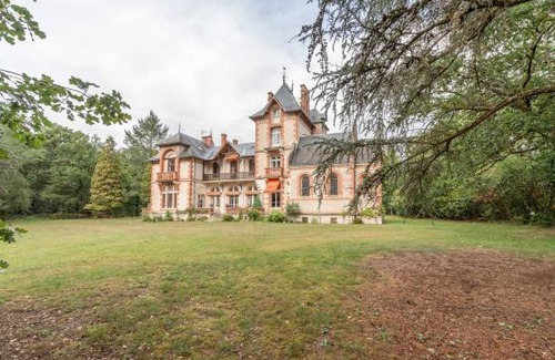 Pierrefitte-sur-Sauldre House | 220 m² House ∙ 5 bedrooms ∙ 6 guests