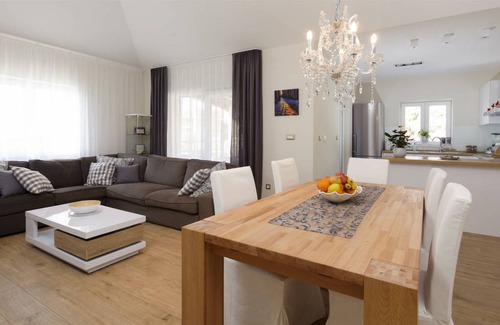 Podstrana House | 220 m² House ∙ 4 bedrooms ∙ 8 guests