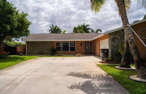 Florida Gardens House | 225 m² House ∙ 3 bedrooms ∙ 7 guests