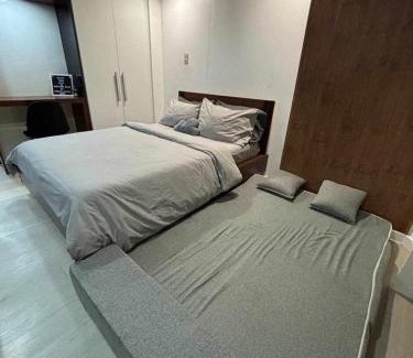 San Fernando Apartment | 22nd-Floor Spacious Studio with Sunrise & Pool Views, Hi-Speed WiFi & Working Space, Netflix, Disney, Kitchen, Wide Balcony