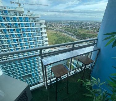 San Fernando Apartment | 22nd-Floor Spacious Studio with Sunrise & Pool Views, Hi-Speed WiFi & Working Space, Netflix, Disney, Kitchen, Wide Balcony