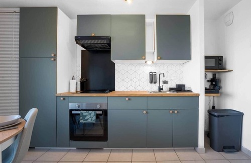 Woippy Apartment | 23. Le Cookie - 4 pers' - 2 beds - Station 50m - Garage