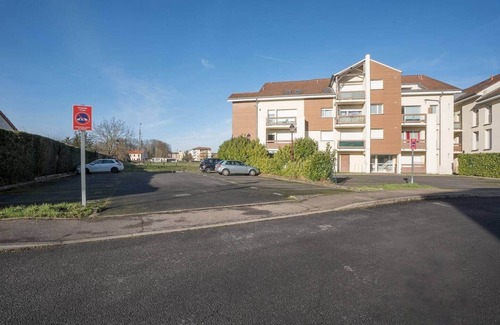 Woippy Apartment | 23. Le Cookie - 4 pers' - 2 beds - Station 50m - Garage