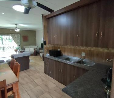 Orkney Apartment | 23 Wawiel Guesthouse