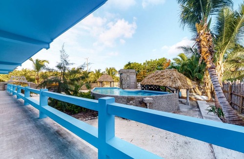 Caye Caulker Hotel | 230 m² Motel ∙ 8 bedrooms ∙ 21 guests
