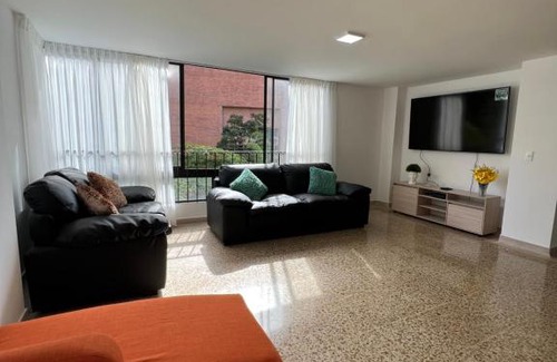 Los Naranjos Apartment | 232 mt2, Mejor ubicación en Medellín al lado del tesoro