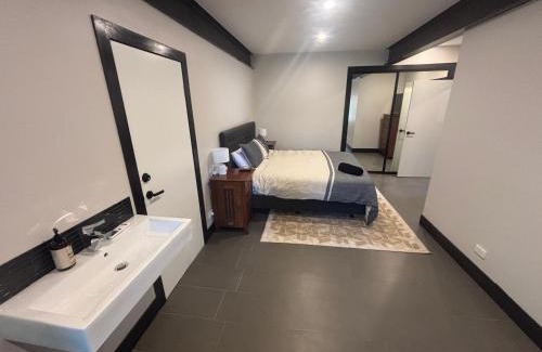 Everton Hills Apartment | 24 Elizabeth