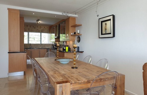Gordons Bay Central Apartment | '24 Gordonia' - Spacious Condo, Sleeps 7, Easy Beach Access and Ocean Views