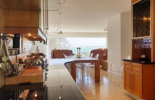 Gordons Bay Central Apartment | '24 Gordonia' - Spacious Condo, Sleeps 7, Easy Beach Access and Ocean Views