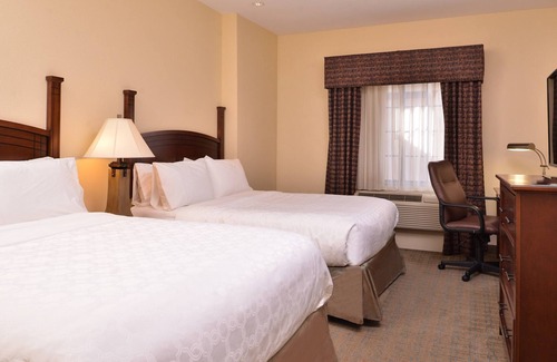 Central Oklahoma City Condo | 24 Hour Fitness Center | Free Breakfast + Heated Saltwater Pool + Hot Tub