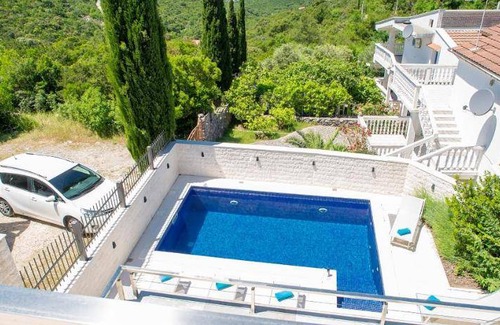 Lustica Villa | 240 m² Villa ∙ 4 bedrooms ∙ 8 guests