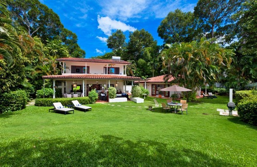 Folkestone Villa | 246 m² Villa ∙ 2 bedrooms ∙ 4 guests