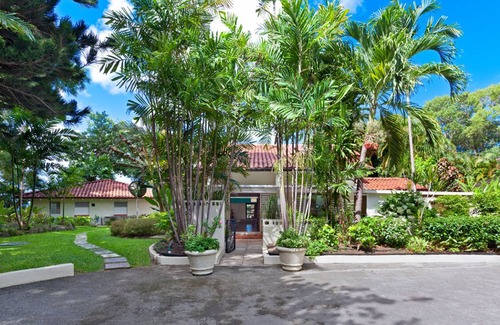 Folkestone Villa | 246 m² Villa ∙ 3 bedrooms ∙ 6 guests