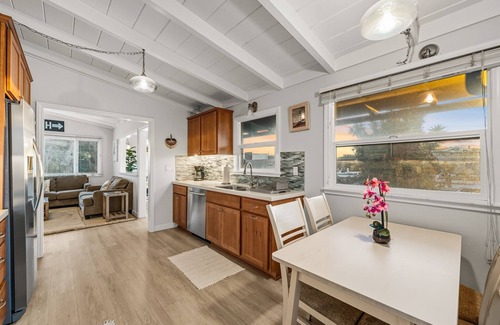 Pierpont Bay House | 25% Off Nov! Walk To Beach, Great Reviews & Patio