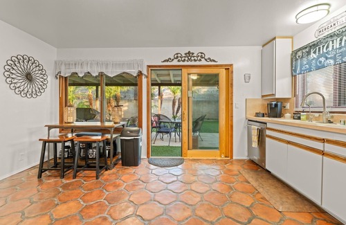 Ventura House | 25% Off October! Comfy Beds, Full AC, Great Patio