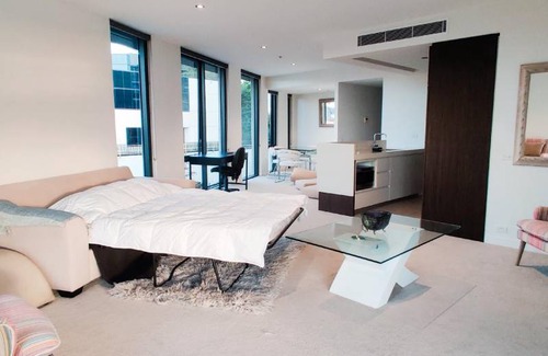 Hawthorn East Apartment | 250 m² Apartment ∙ 2 bedrooms ∙ 6 guests