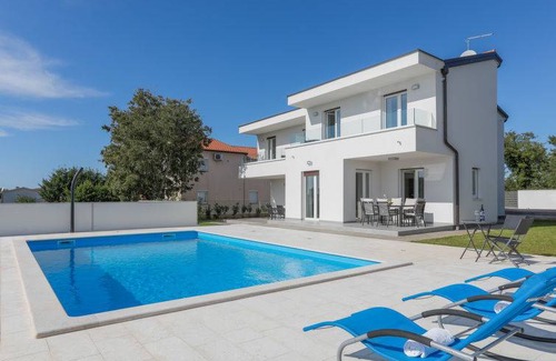 Nova Vas House | 250 m² House ∙ 5 bedrooms ∙ 10 guests