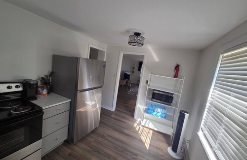 Brownsburg House | $2500/month!:Charming and peaceful 2-bedroom house AC , full kitchen, & Wi-Fi.