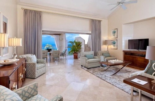 Gibbs Bay Condo | 2500 sq. ft. Two-Bedroom Luxury Beachfront Suite on the West Coast