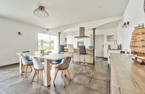 La Tranche-sur-Mer Ski Chalet | 250m from beach - Lovely house for 6