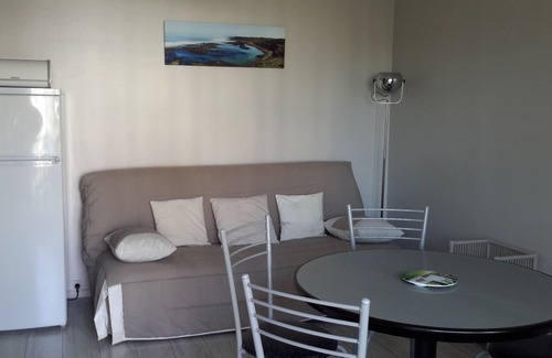 Kokotia Apartment | 250m from the beaches with pool, F3 with terrace and balcony st jean de luz