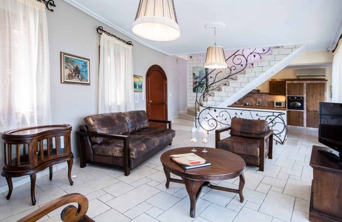 Nidri Villa | 253 m² Villa ∙ 8 bedrooms ∙ 8 guests