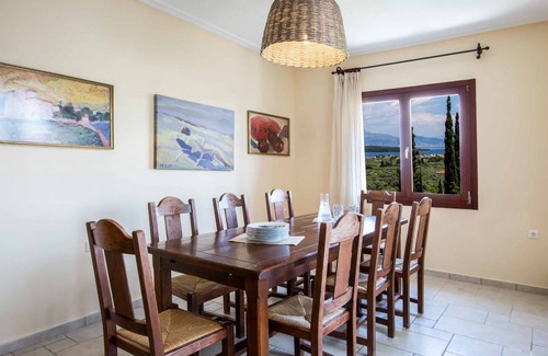 Nidri Villa | 253 m² Villa ∙ 8 bedrooms ∙ 8 guests