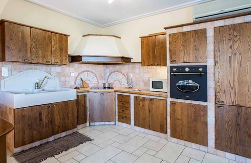 Nidri Villa | 253 m² Villa ∙ 8 bedrooms ∙ 8 guests