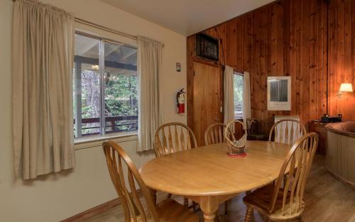 North Wawona Ski Chalet | 25A Villarreal Retreat