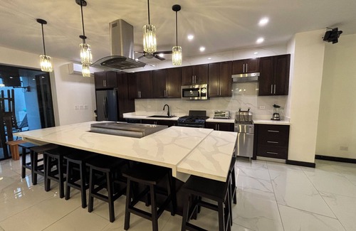 Jaco Resort | 26 ROOM ALL-INCLUSIVE VIP MEGA LUXURY RESORT : 2 House Combo/Chef/Gym/Beach