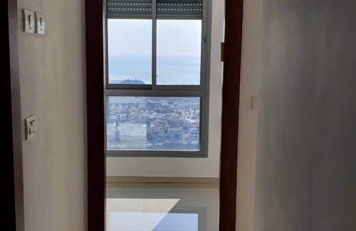 Bat Yam Apartment | 26th floor 4-bedroom apt in the center with AC, fitness room, 24/7 security