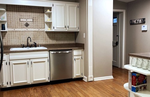 Shelbyville House | 2709 · B on the Bourbon Trail with pub, pool and hot tub