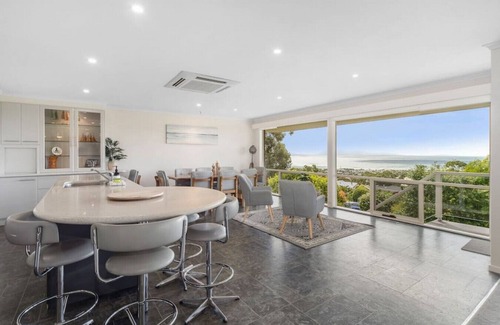 Dromana Apartment | 28 Jackson Way · Picture Postcard, Dromana