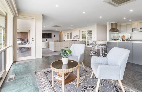Dromana Apartment | 28 Jackson Way · Picture Postcard, Dromana