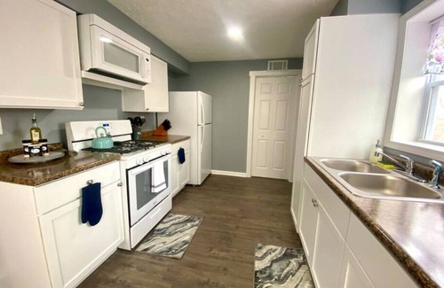 Vermilion House | 281 overlook · Comfy Cottage By The Lake