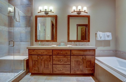 Bend House | 284 m² House ∙ 4 bedrooms ∙ 8 guests