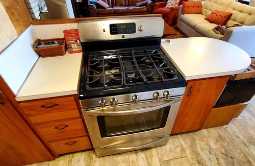 Prue House | 289 Scenic Lane Lakefront cabin w/boat dock, large deck, and Keystone Lake views